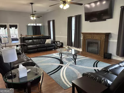 817 Brookside Dr, Winder, GA 30680