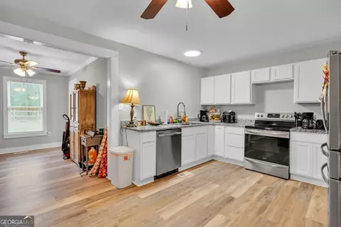 Entry Way - 418 Flintside Dr, Cobb, GA 31735 photo 2 of 2