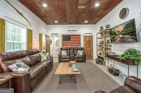 Living - 1421 Jack Malcom Rd, Madison, GA 30650 photo 2 of 2