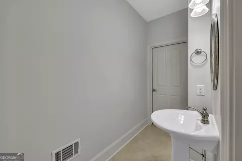 Bath - 1421 Jack Malcom Rd, Madison, GA 30650 photo 2 of 3