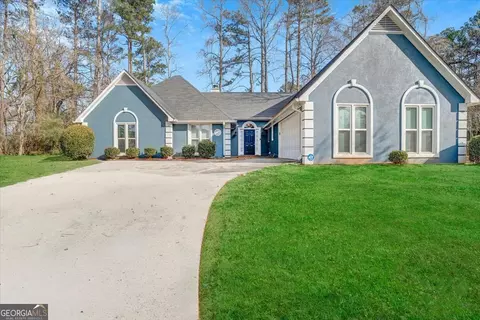 752 Stone Breeze Ln, Stone Mountain, GA 30087