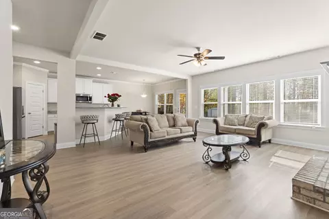 Living - 656 E Lake Rd, Mcdonough, GA 30252 photo 2 of 3