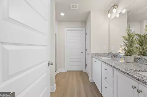 Entry Way - 656 E Lake Rd, Mcdonough, GA 30252 photo 8 of 9