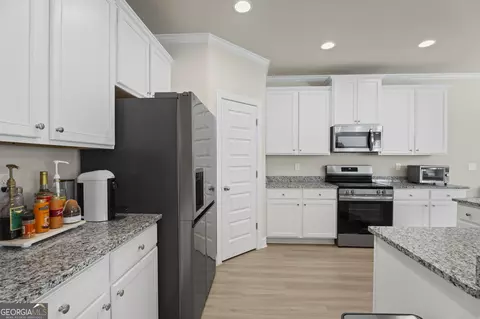 Kitchen - 656 E Lake Rd, Mcdonough, GA 30252 photo 2 of 5