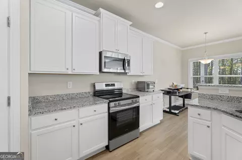 Kitchen - 656 E Lake Rd, Mcdonough, GA 30252 photo 4 of 5