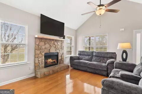 Living - 132 Millstone Dr, Commerce, GA 30530 photo 1 of 1