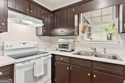 Kitchen - 132 Millstone Dr, Commerce, GA 30530 photo 2 of 2