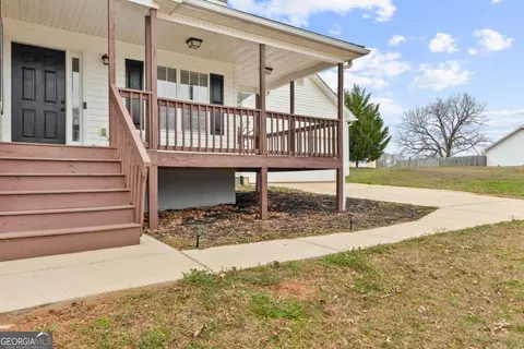 Exterior - 132 Millstone Dr, Commerce, GA 30530 photo 4 of 6