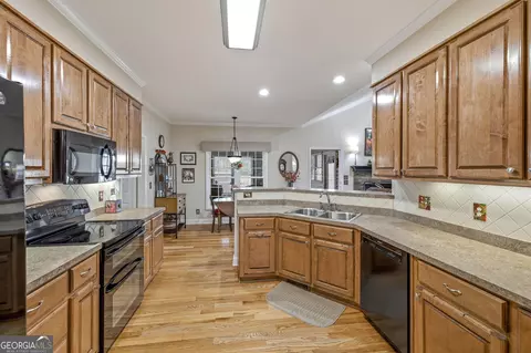 Kitchen - 1046 Chase Rd, Cornelia, GA 30531 photo 2 of 4