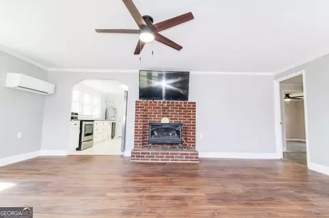 Living - 1774 Union Point Rd, Stephens, GA 30667 photo 2 of 7