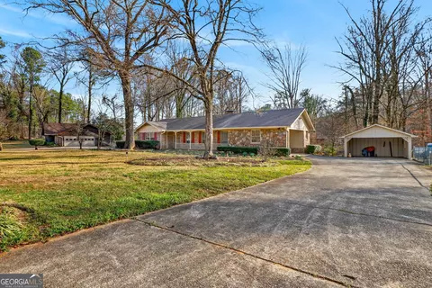 5227 Beechwood Forest Dr, Lithonia, GA 30038