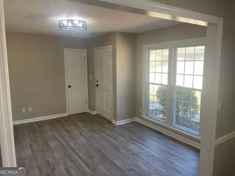 Living - 115 Meadowland Trl, Lagrange, GA 30240 photo 2 of 5