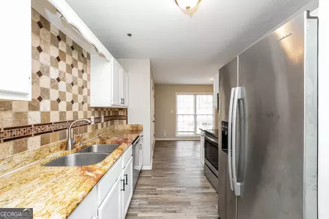 Kitchen - 232 Farmbrook Pkwy, Stockbridge, GA 30281 photo 1 of 2