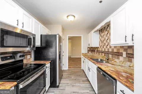 Kitchen - 232 Farmbrook Pkwy, Stockbridge, GA 30281 photo 2 of 2