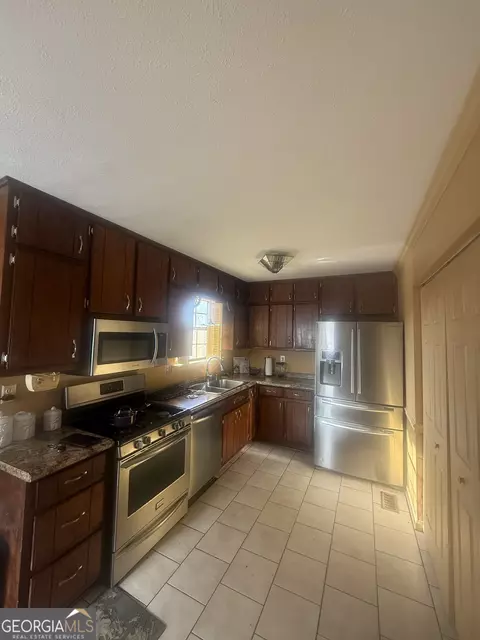 Kitchen - 245 W James Cir, Hampton, GA 30228 photo 2 of 2