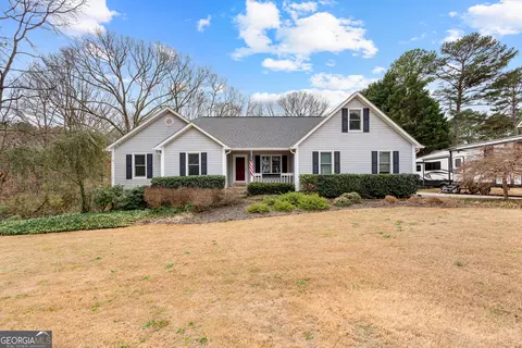 27 Strathmore Dr, Sharpsburg, GA 30277