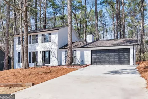 5112 Rocky Gln, Stone Mountain, GA 30088