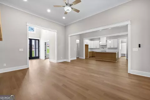 Living - 246 S Smith Rd, Lagrange, GA 30241 photo 5 of 10