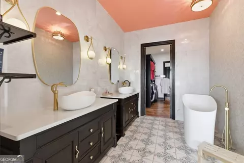 Bath - 58 Buttons Ln, Dillard, GA 30537 photo 7 of 10