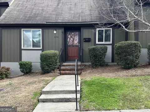654 Willow Creek Dr, Macon, GA 31204