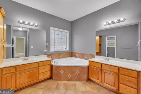 Bath - 540 Pinegrove Dr, Dublin, GA 31021 photo 1 of 4