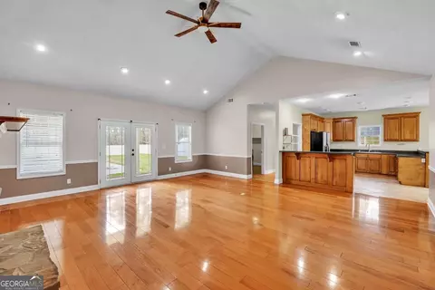 Living - 540 Pinegrove Dr, Dublin, GA 31021 photo 2 of 4