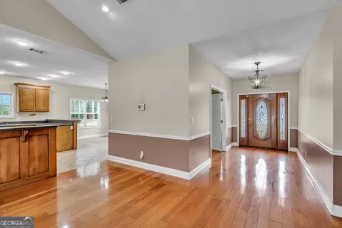 Entry Way - 540 Pinegrove Dr, Dublin, GA 31021 photo 2 of 3
