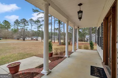 Exterior - 540 Pinegrove Dr, Dublin, GA 31021 photo 2 of 4