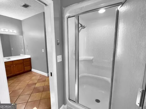 Bath - 540 Pinegrove Dr, Dublin, GA 31021 photo 3 of 4