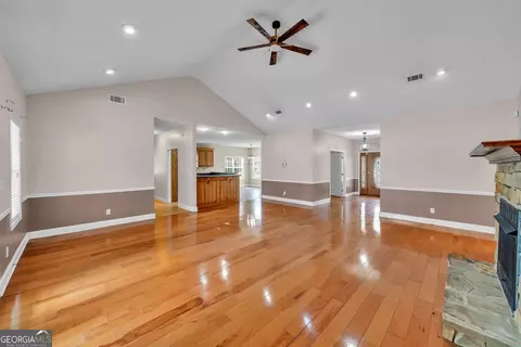 Living - 540 Pinegrove Dr, Dublin, GA 31021 photo 3 of 4