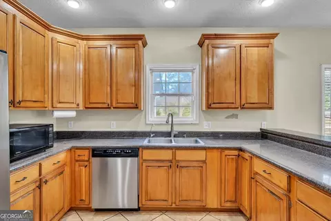 Kitchen - 540 Pinegrove Dr, Dublin, GA 31021 photo 3 of 3