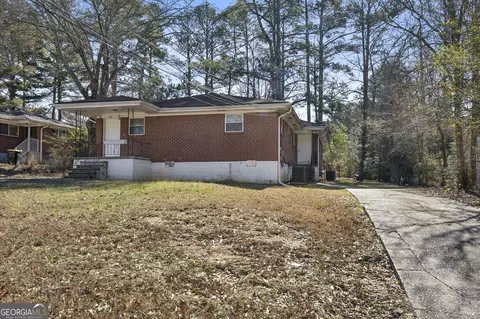 61 Pine St NE, Fairburn, GA 30213
