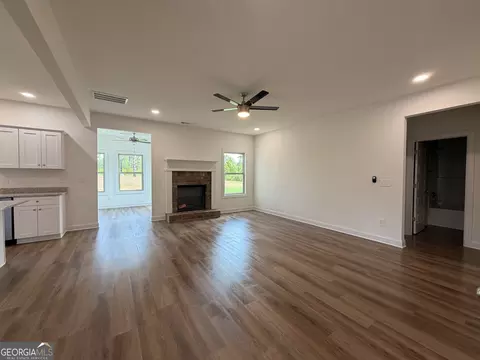 685 Giles Rd, Forsyth, GA 31029 photo 3