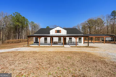 784 Center Of The World Rd, Canon, GA 30520