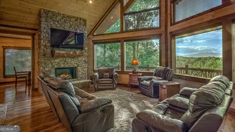 348 Lookout Trl, Mineral Bluff, GA 30559