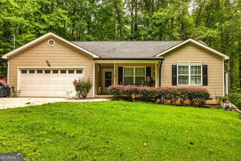 107 Trisha Ln, Grantville, GA 30220