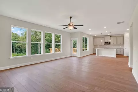 Living - 65 Shelby Ct, Commerce, GA 30529 photo 4 of 8