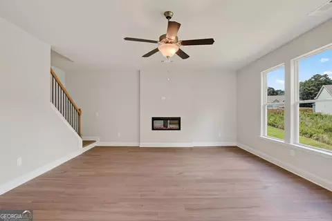 Living - 65 Shelby Ct, Commerce, GA 30529 photo 3 of 8