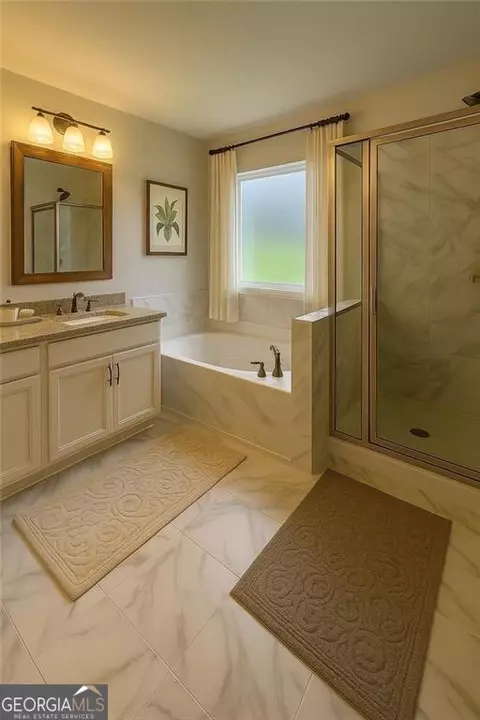 Bath - 65 Shelby Ct, Commerce, GA 30529 photo 1 of 2
