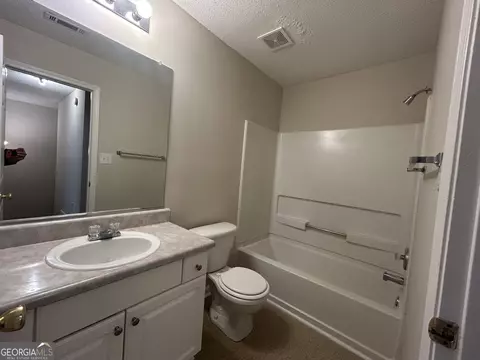Bath - 6746 Sunset Hills Blvd, Rex, GA 30273 photo 2 of 3