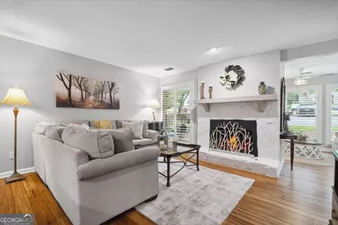 3408 Lake Pointe Cir, Roswell, GA 30075
