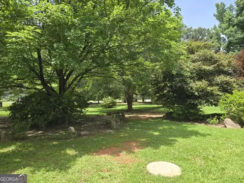 Exterior - 606 Viewpoint Dr, Jackson, GA 30233 photo 12 of 15