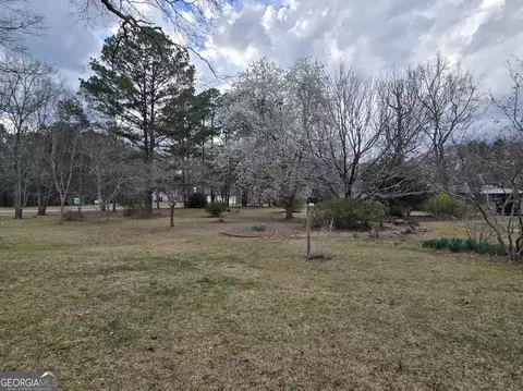 Exterior - 606 Viewpoint Dr, Jackson, GA 30233 photo 7 of 15