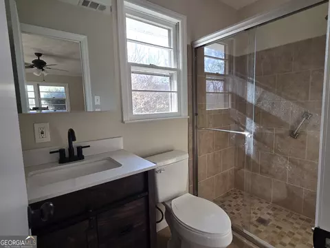 Bath - 606 Viewpoint Dr, Jackson, GA 30233 photo 1 of 1