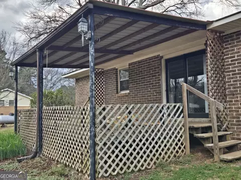Exterior - 606 Viewpoint Dr, Jackson, GA 30233 photo 5 of 15