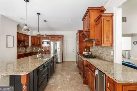 Kitchen - 644 Herring Rd, Grayson, GA 30017 photo 6 of 7
