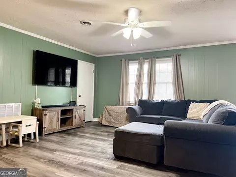 Living - 19 Fallin Rd, Thomaston, GA 30286 photo 1 of 1