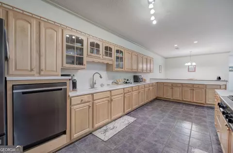 Kitchen - 265 Evans Dr, Buchanan, GA 30113 photo 6 of 8
