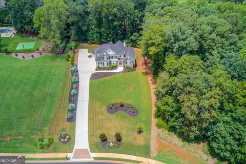 5392 Retreat Dr, Flowery Branch, GA 30542
