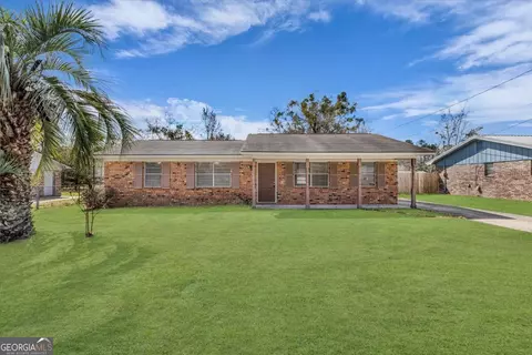 121 Deerwood Ct, Hinesville, GA 31313
